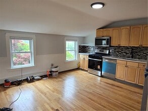 93 Bayview Ave in Bristol, RI - Building Photo - Building Photo