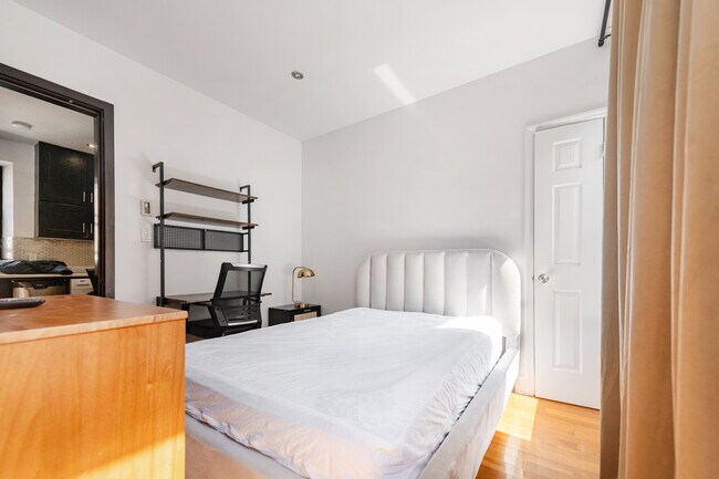 4 W 108th St in New York, NY - Building Photo - Building Photo