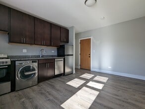 423 W Belden Ave, Unit #429.5-B303 in Chicago, IL - Foto de edificio - Building Photo