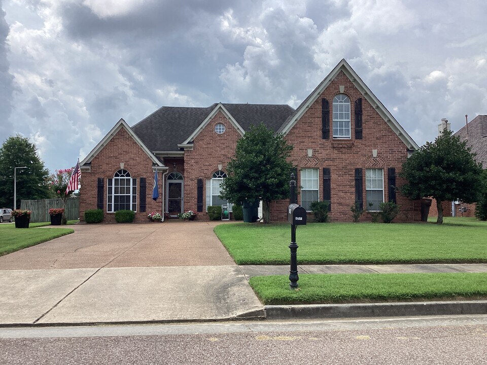 8183 White Wing Cove W in Arlington, TN - Foto de edificio