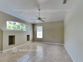 10020 Cannon Dr in Riverview, FL - Foto de edificio - Building Photo
