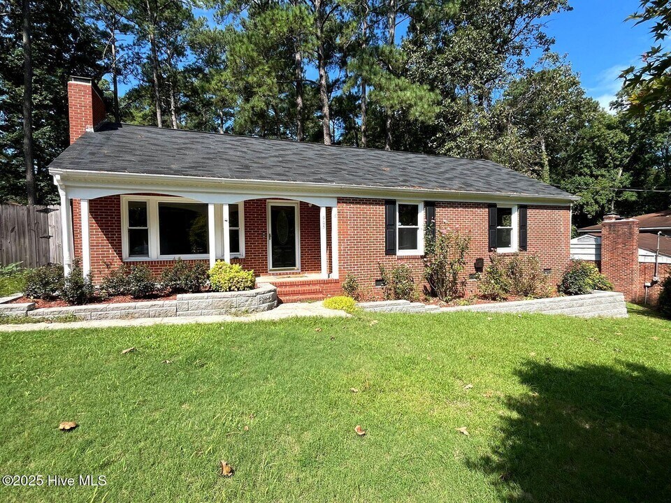 905 Lewis St in Fayetteville, NC - Foto de edificio