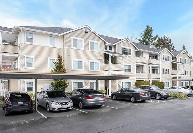13405 97th Ave E, Unit 206 in Puyallup, WA - Foto de edificio - Building Photo