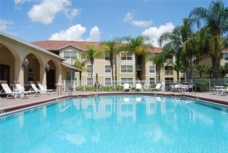 Treasure Cay Apartments in Fort Pierce, FL - Foto de edificio - Building Photo