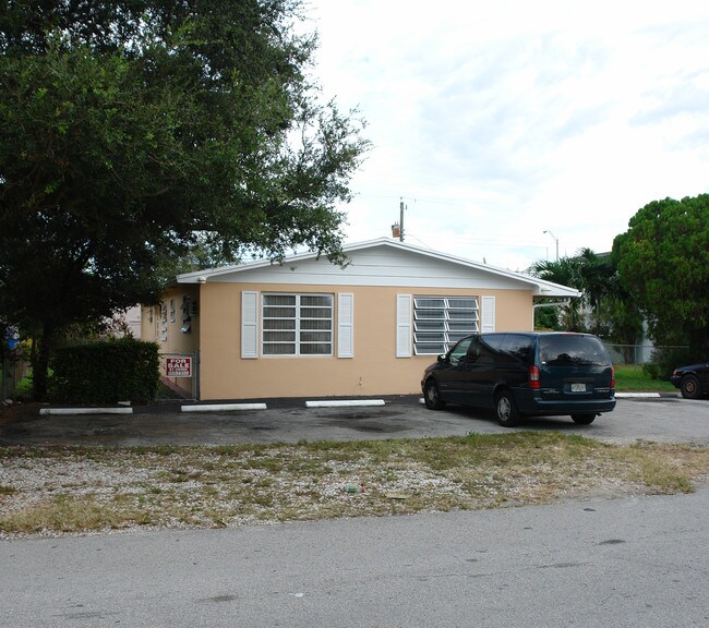 759 NE 166th St in Miami, FL - Building Photo - Building Photo