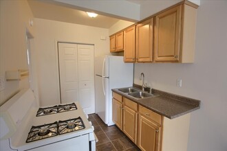 1452 S 300 E, Unit 1452 in Salt Lake City, UT - Foto de edificio - Building Photo