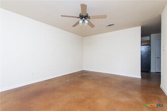 211 W Arlo Rd in Harker Heights, TX - Building Photo - Building Photo