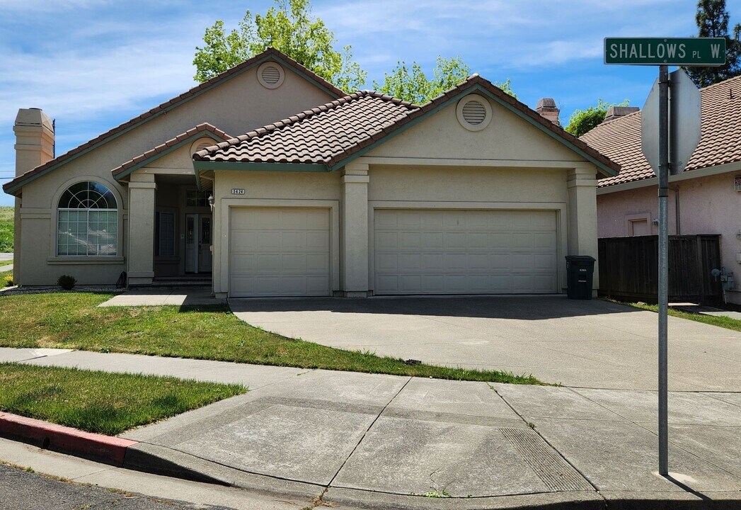5424 Shallow Pl in Santa Rosa, CA - Foto de edificio