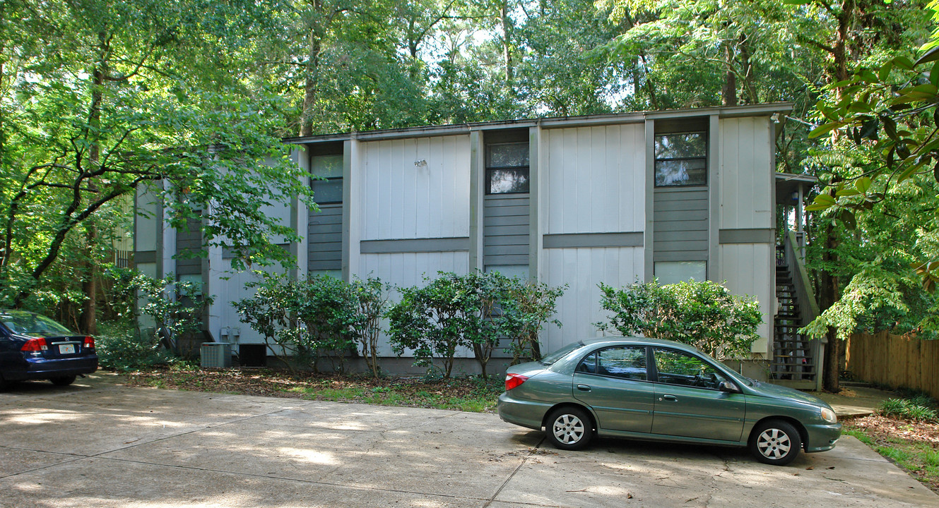 2131 Claremont Ln in Tallahassee, FL - Foto de edificio