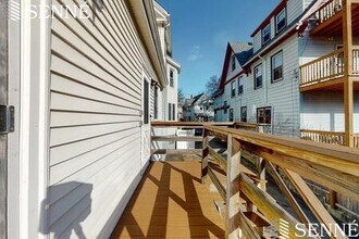 124 Walnut St, Unit 2 in Somerville, MA - Building Photo - Building Photo