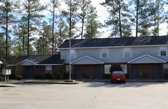 Park Meadows in Hogansville, GA - Building Photo - Building Photo