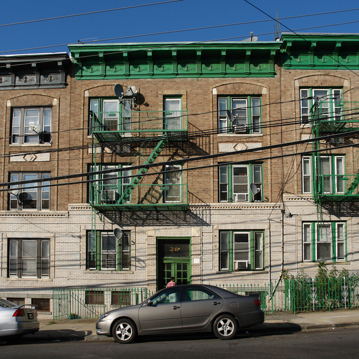 26 Broadway in Jersey City, NJ - Building Photo