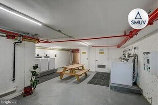 232 E North Ave in Baltimore, MD - Building Photo