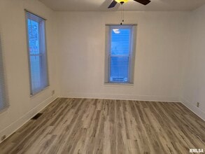 105 6th Ave in Moline, IL - Building Photo - Building Photo