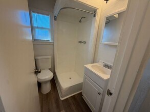 1044 Los Robles Blvd in Sacramento, CA - Building Photo - Building Photo