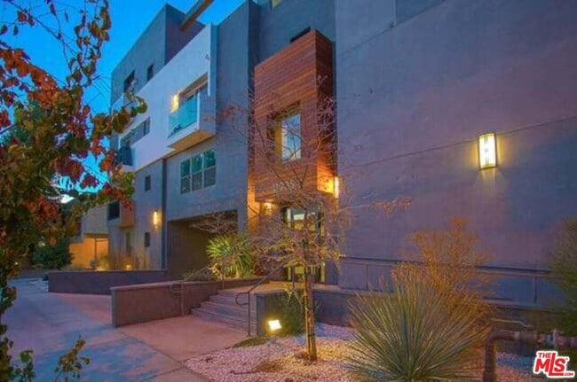 property at 11925 Kling St