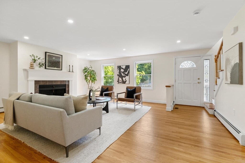 29 Cottage St in Newton, MA - Building Photo