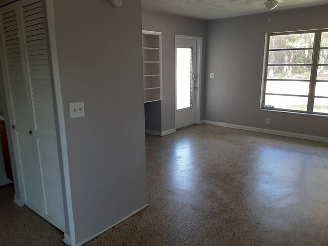 1520 Flagami Terrace in Deltona, FL - Foto de edificio - Building Photo