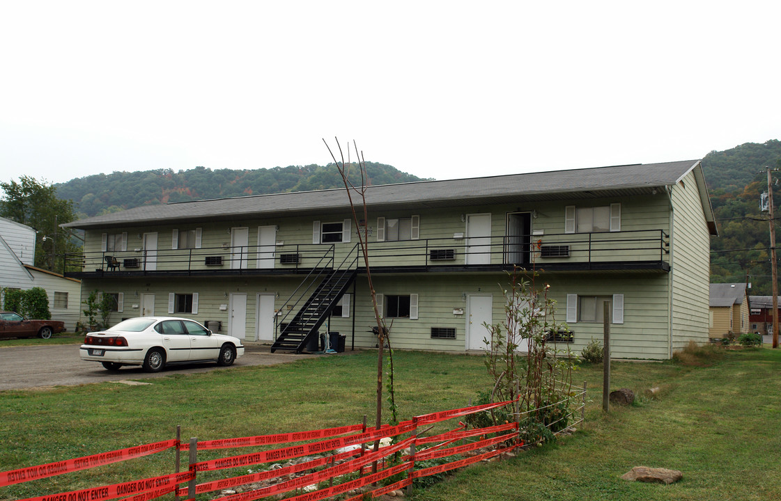 5118 Raven Dr in Malden, WV - Building Photo