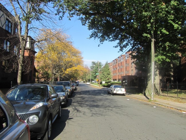 12 Willard St in Hartford, CT - Foto de edificio - Building Photo