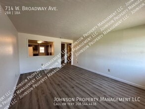 714 W Broadway Ave in Meridian, ID - Building Photo - Building Photo