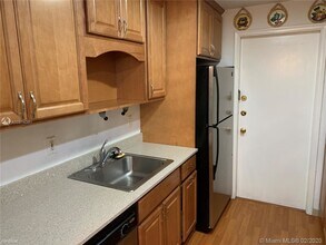 7851 Miller Dr in Miami, FL - Building Photo - Building Photo