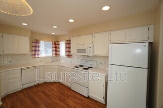 8521 S Upham Way in Littleton, CO - Building Photo - Building Photo