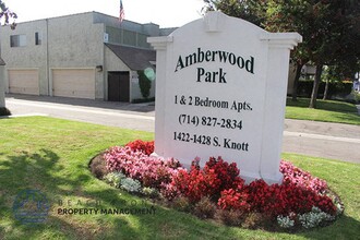 Amberwood Park Apartments in Anaheim, CA - Foto de edificio - Building Photo