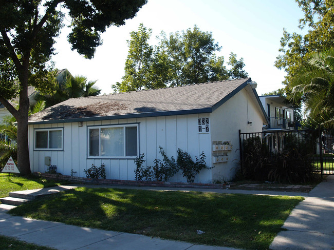 332 W 20th St in Merced, CA - Foto de edificio - Building Photo