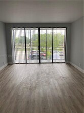 2500 Coral Springs Dr in Coral Springs, FL - Building Photo - Building Photo