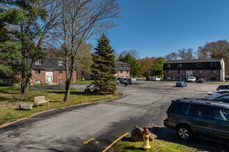 Maple Meadows Condominiums in Attleboro, MA - Building Photo - Building Photo