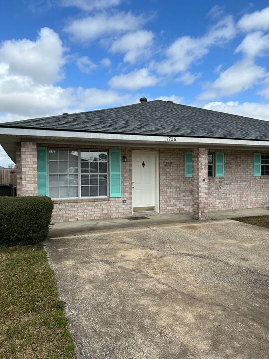 1720 N Tallowood Dr-Unit -1726 Tallow Wood Drive in Lake Charles, LA - Building Photo