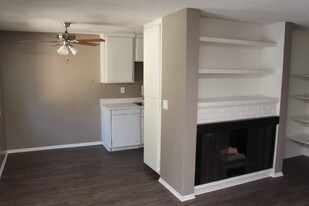 Pinecrest Apartments in Buena Park, CA - Building Photo