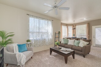 The Villas At Camelback Crossing in Glendale, AZ - Building Photo - Interior Photo