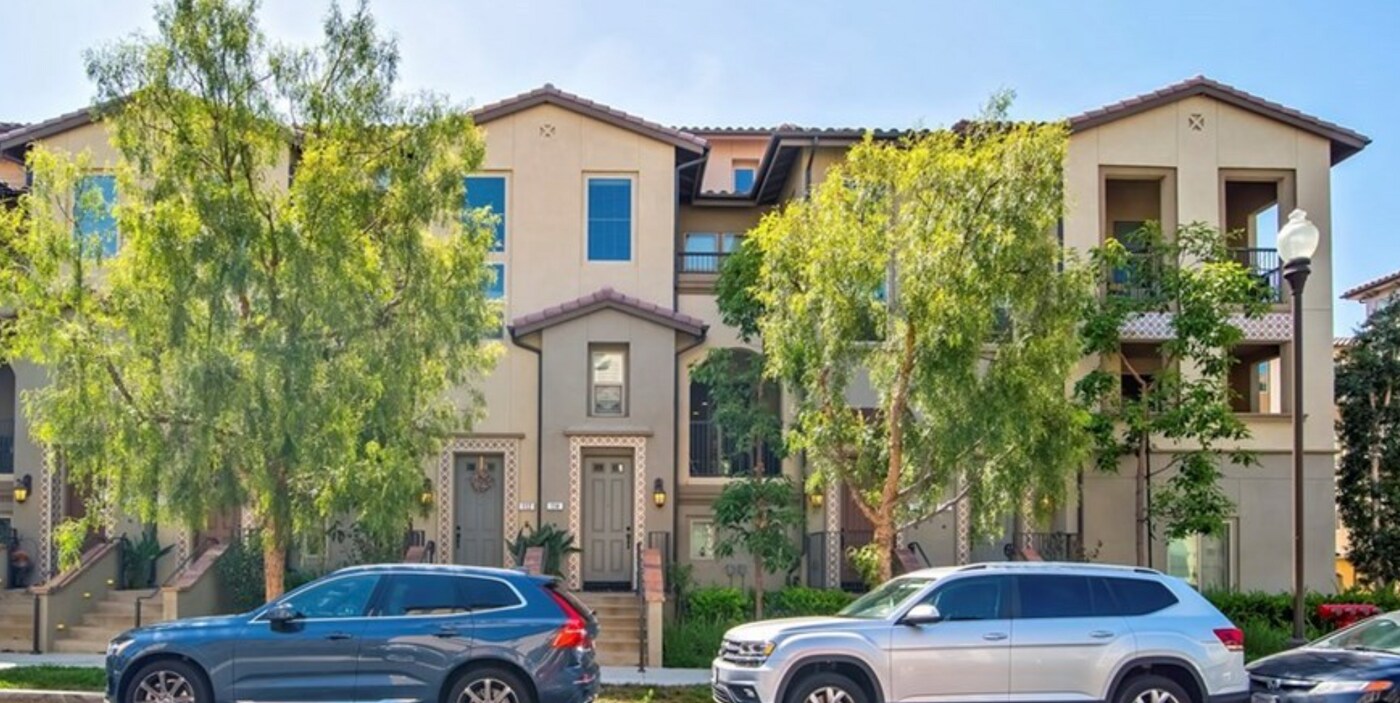 114 Neptune in Irvine, CA - Building Photo