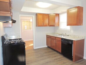 27693 Fullerwood Dr in Euclid, OH - Building Photo - Building Photo