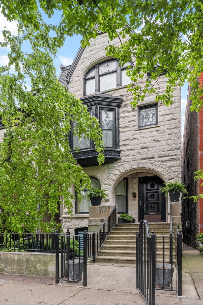 property at 617 W Fullerton Pkwy