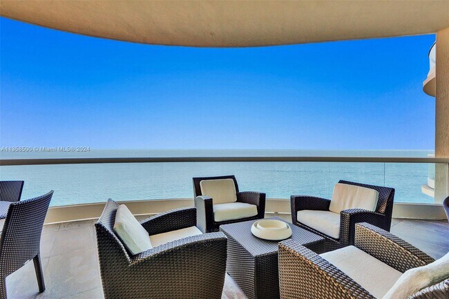 16047 Collins Ave, Unit PH3501 in Sunny Isles Beach, FL - Building Photo - Building Photo