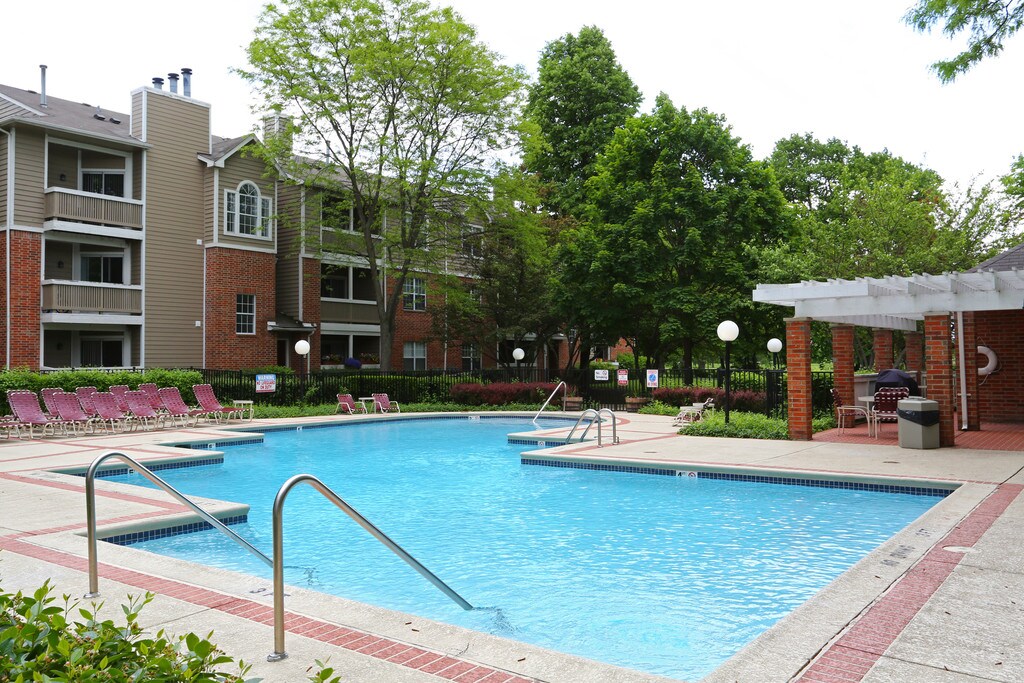 The Green at Chevy Chase Buffalo Grove, IL Apartments