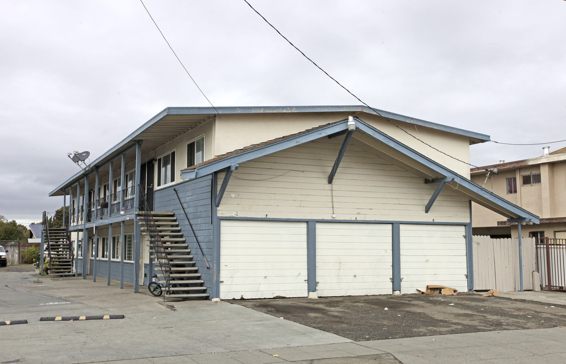 6377 Baine Ave in Newark, CA - Building Photo