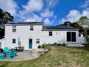 246 Kenyon Ave in East Greenwich, RI - Building Photo - Building Photo