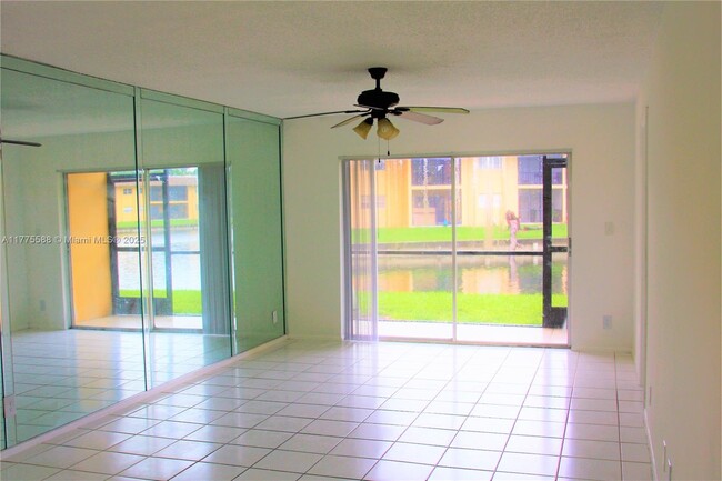8020 N Colony Cir in Tamarac, FL - Building Photo - Building Photo