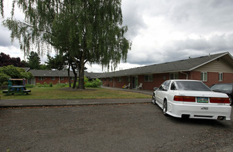 Center Street Gardens in Beaverton, OR - Building Photo - Building Photo