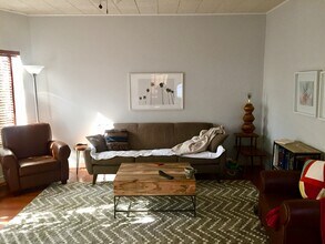 1239 24th St, Unit Half in Santa Monica, CA - Foto de edificio - Building Photo