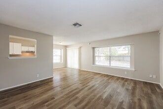 1030 Honey Tree St in San Antonio, TX - Building Photo - Building Photo