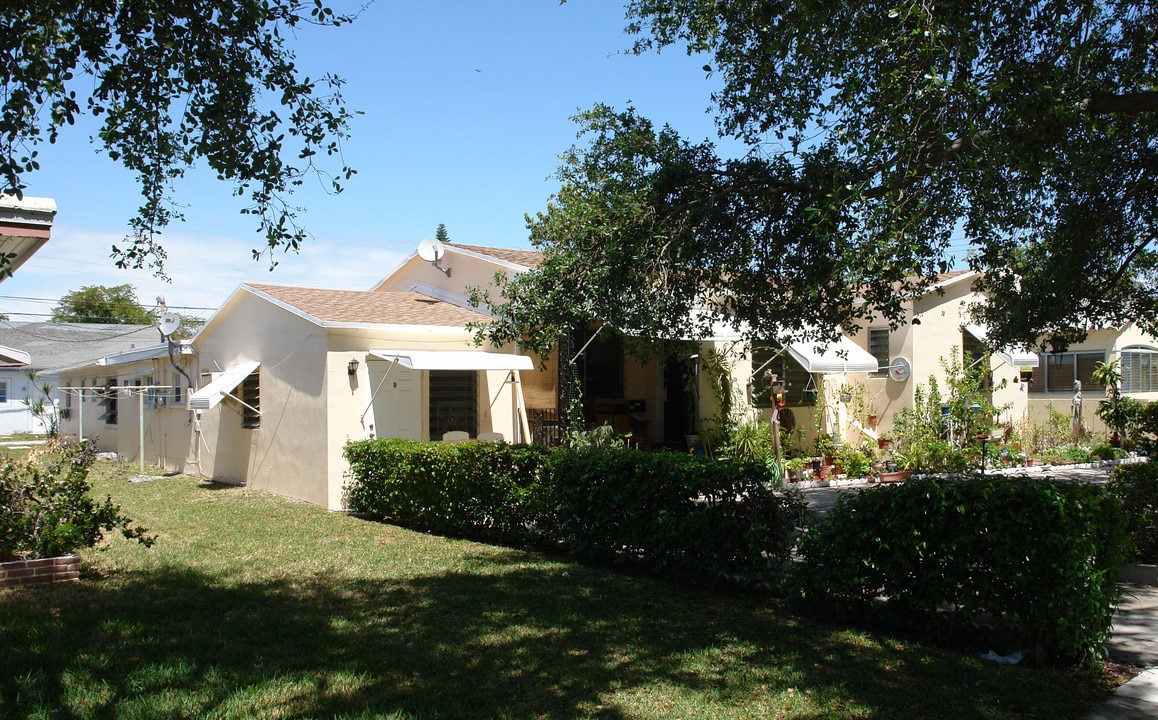 1915 Madison St in Hollywood, FL - Building Photo