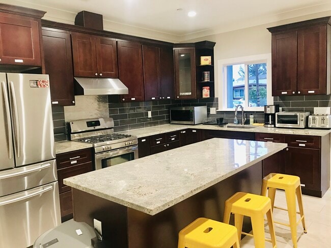 651 BERNAL AVE, Unit room 2 in Sunnyvale, CA - Foto de edificio - Building Photo