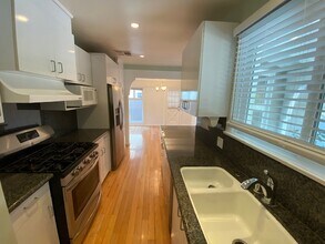 5356 Yolanda Ave in Tarzana, CA - Building Photo - Building Photo