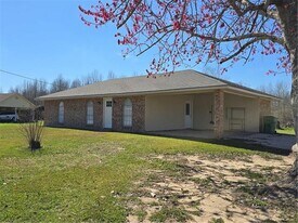 121 Sunshine Dr in Des Allemands, LA - Building Photo