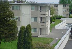 Vista Rainier Apartments in Tacoma, WA - Foto de edificio - Building Photo